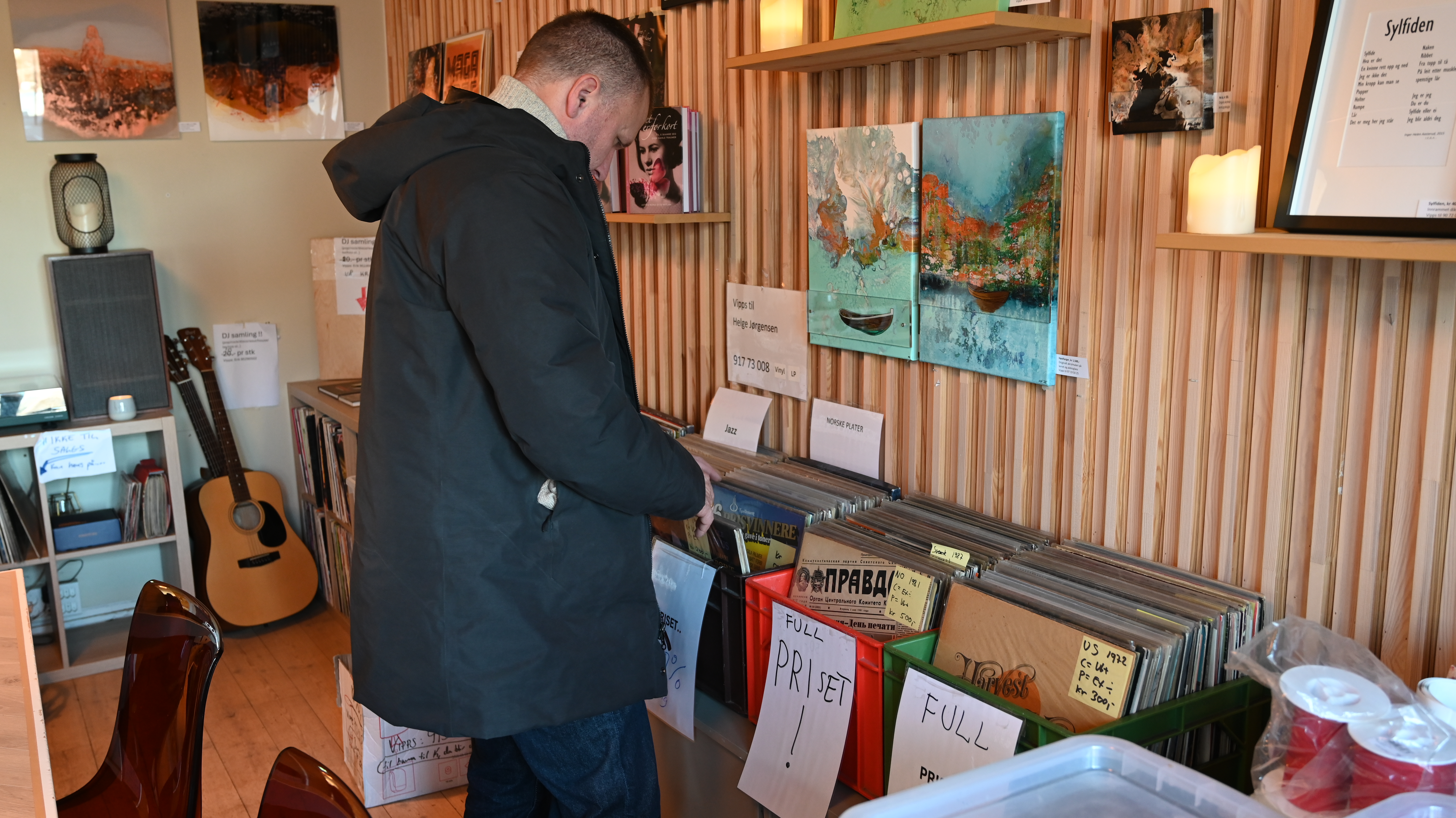 I tillegg til kaffe, kan du kjøpe med deg noe god musikk.