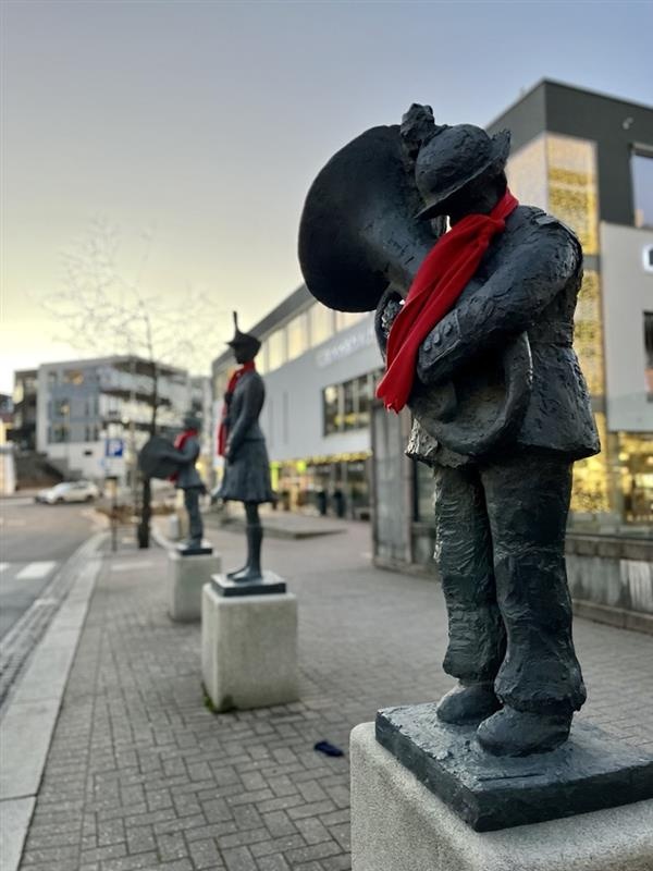 "Musikant (tuba)" av Nina Sundbye, på Bekkestua. 