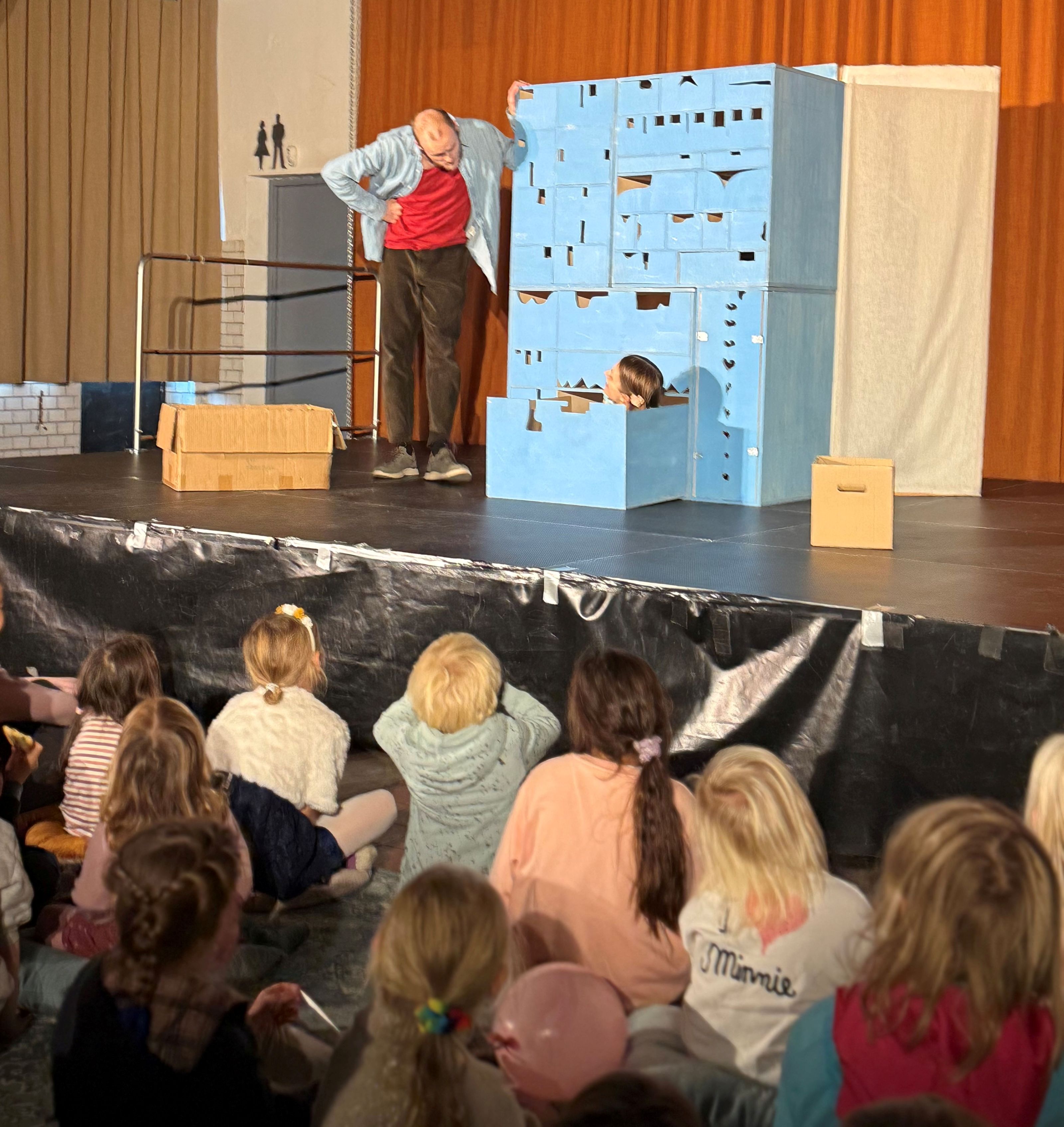 Hver søndag er det barnesøndag på Varmesentralen. 