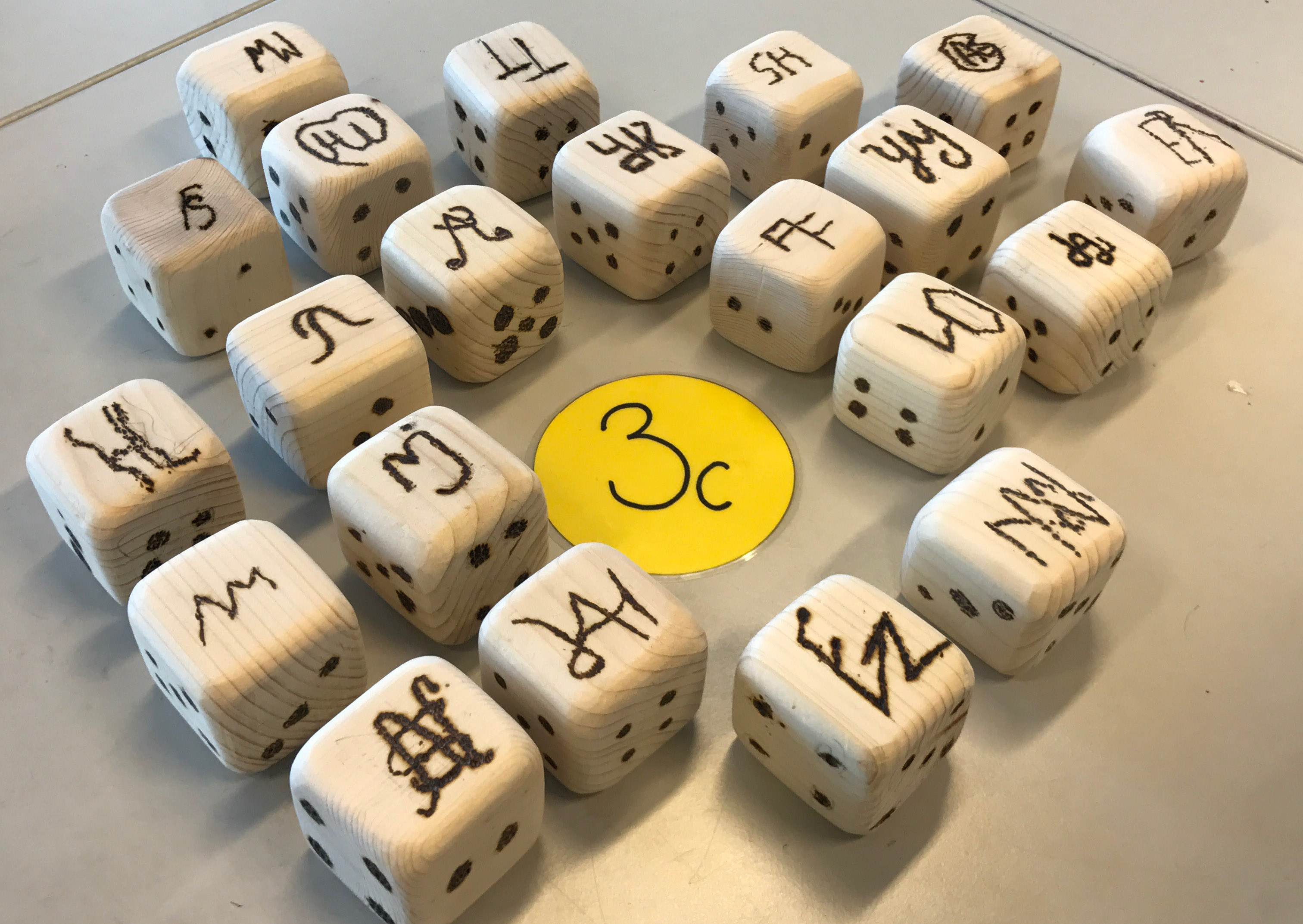 Terninger laget i sløyden på Storøya