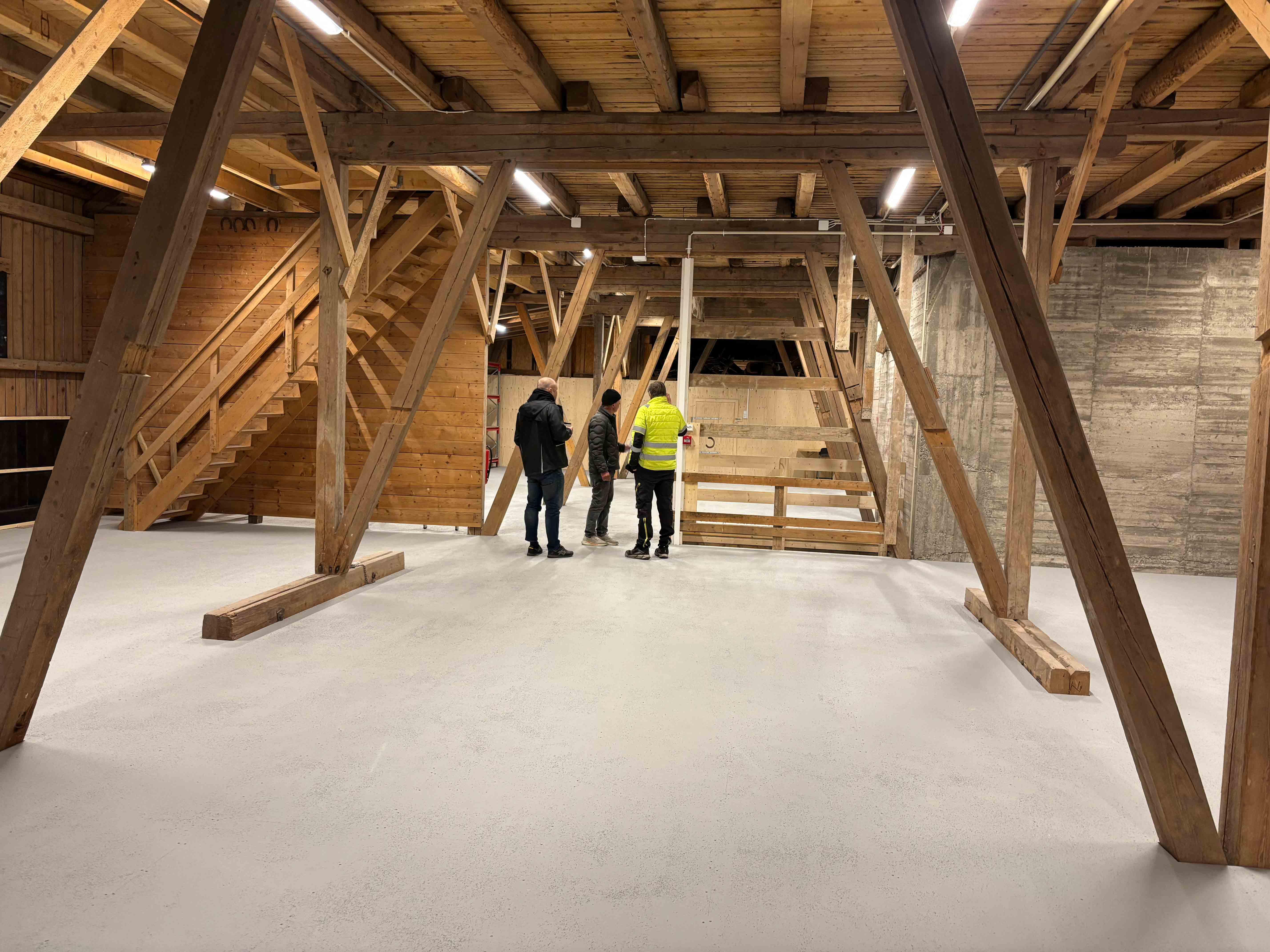 Gjennomgang og ferdigstillelse av ombrukslageret sammen med prosjektledere og entreprenør.