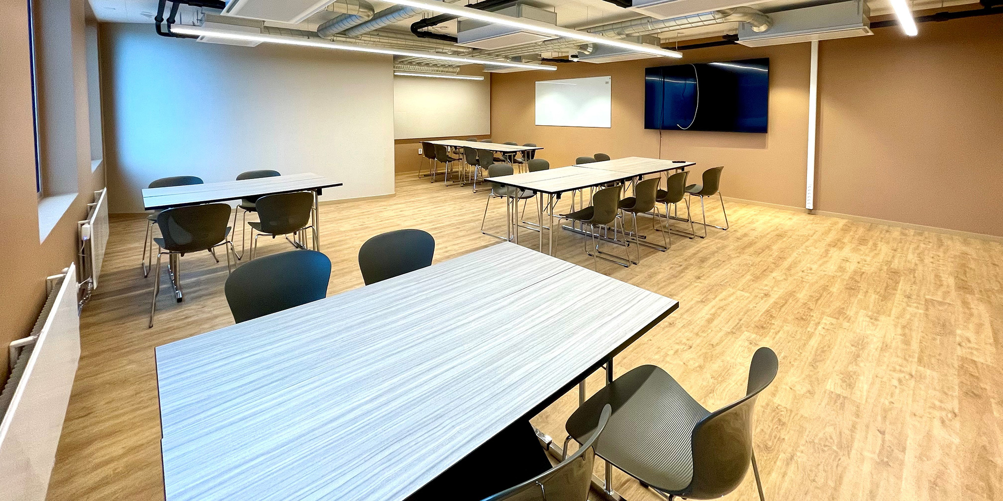 Møterom U1C16 - Bilde a