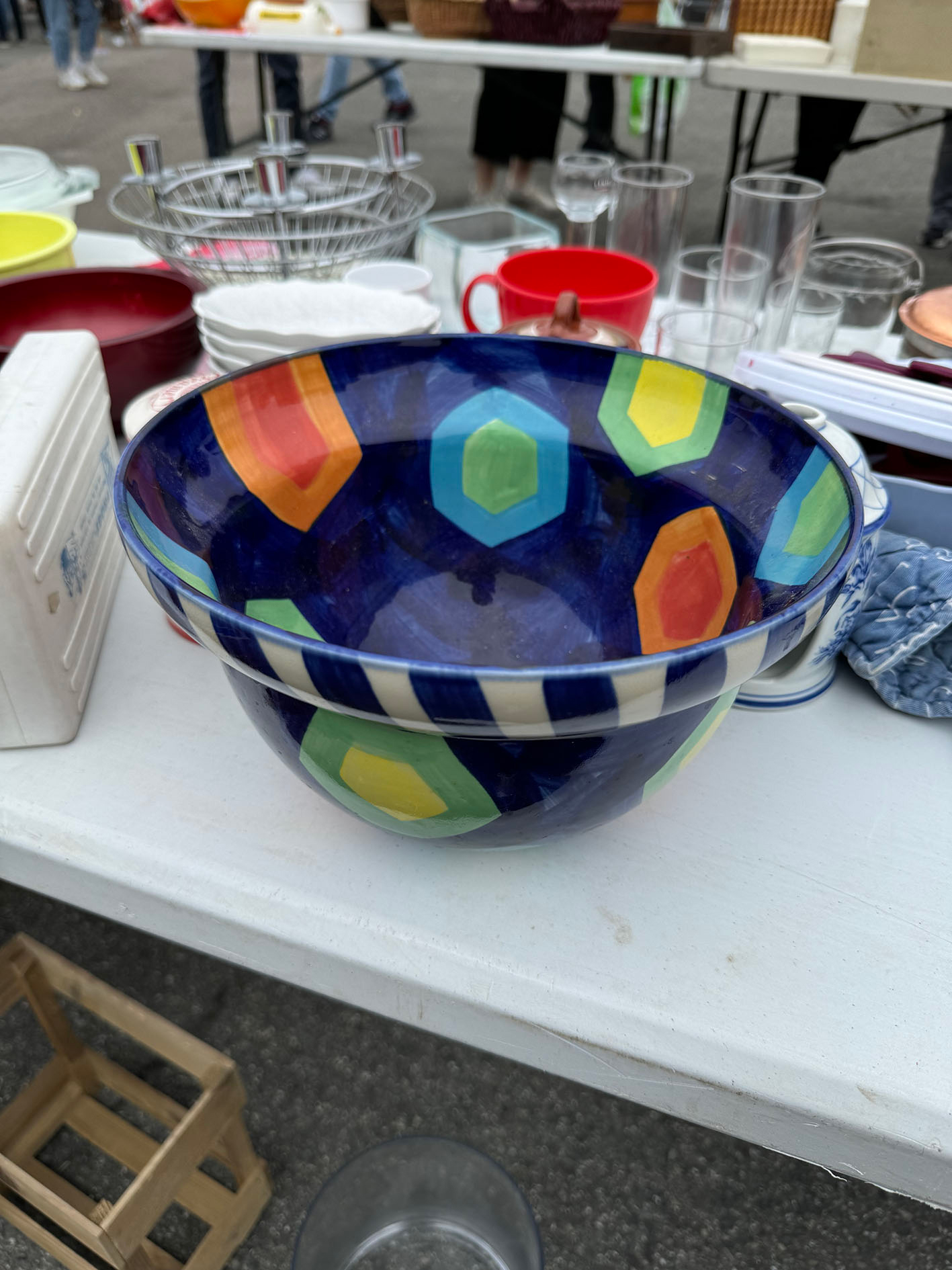 The 90s are back! Vintage IKEA fruktbolle, design Åsa Grey, som vi fant på Levre skoles musikkorps sitt loppemarked til 40 kr.