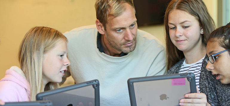 Fagfelleskap bilde av elever og lærer