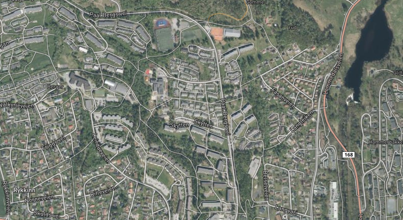 Flyfoto av hvor Eieneåsen barnehage er planlagt