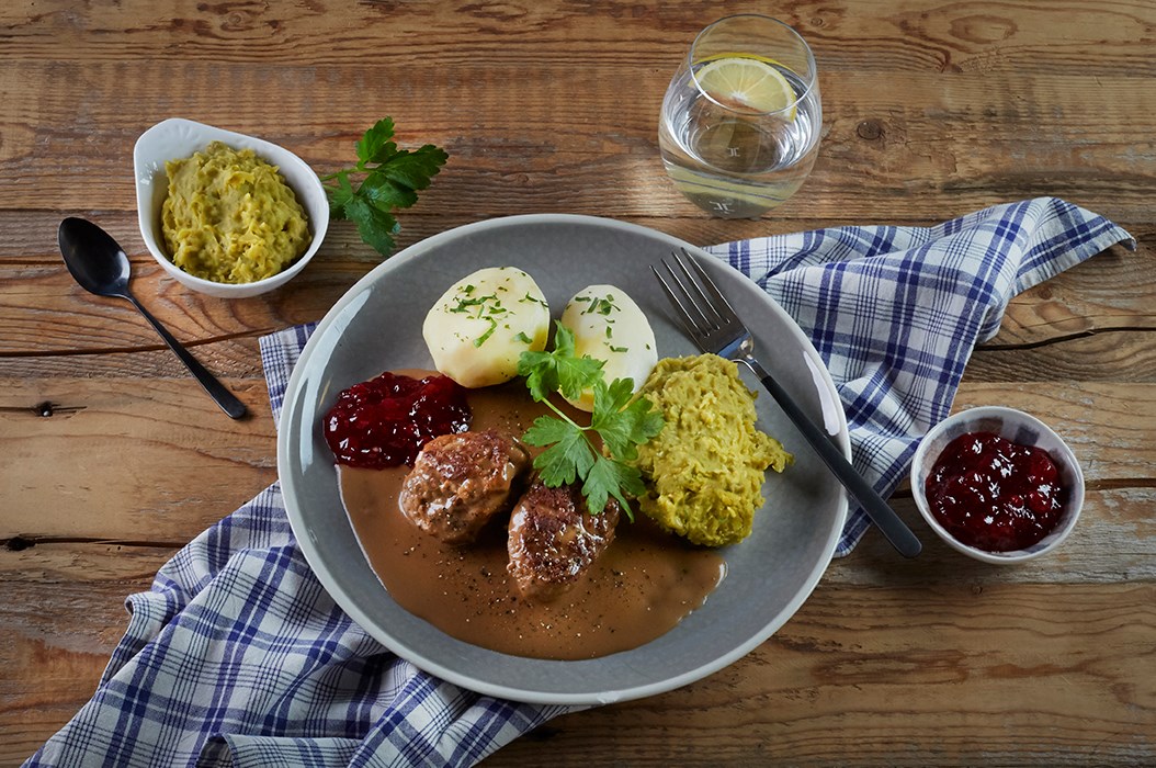 Kjøttkaker ertestuing brunsaus