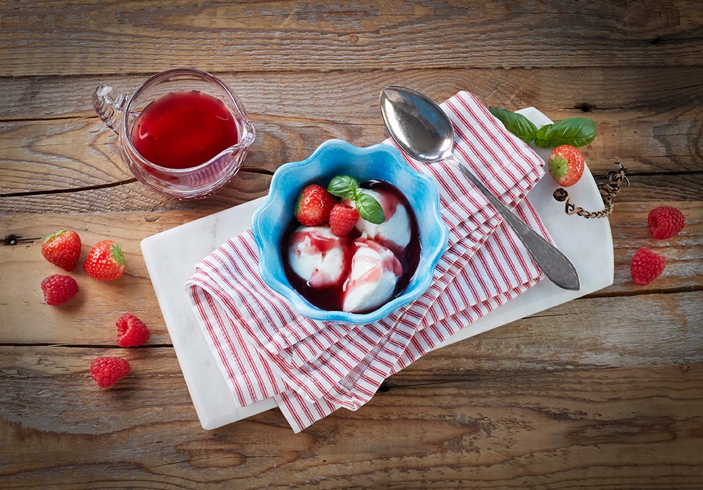 Semulepudding m rød saus