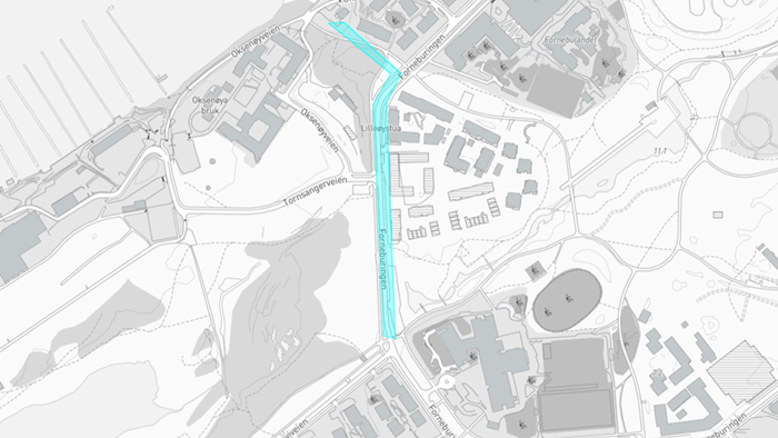 Kartutsnitt som viser anleggsarbeid langs Forneburingen, markert med lyseblått felt mellom Oksenøyveien og Grenseveien.